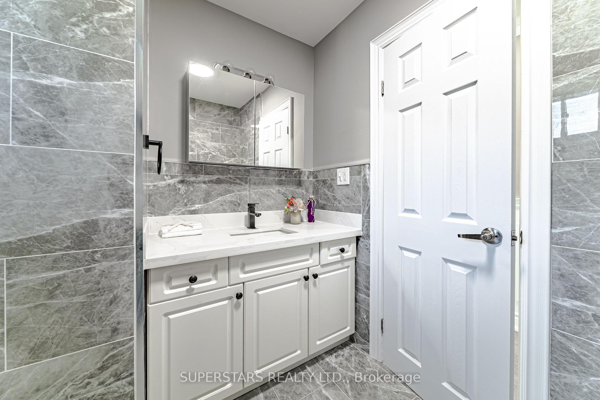 Photo 17 of 461 Cromwell Avenue, Oshawa, Vanier — HOMEH