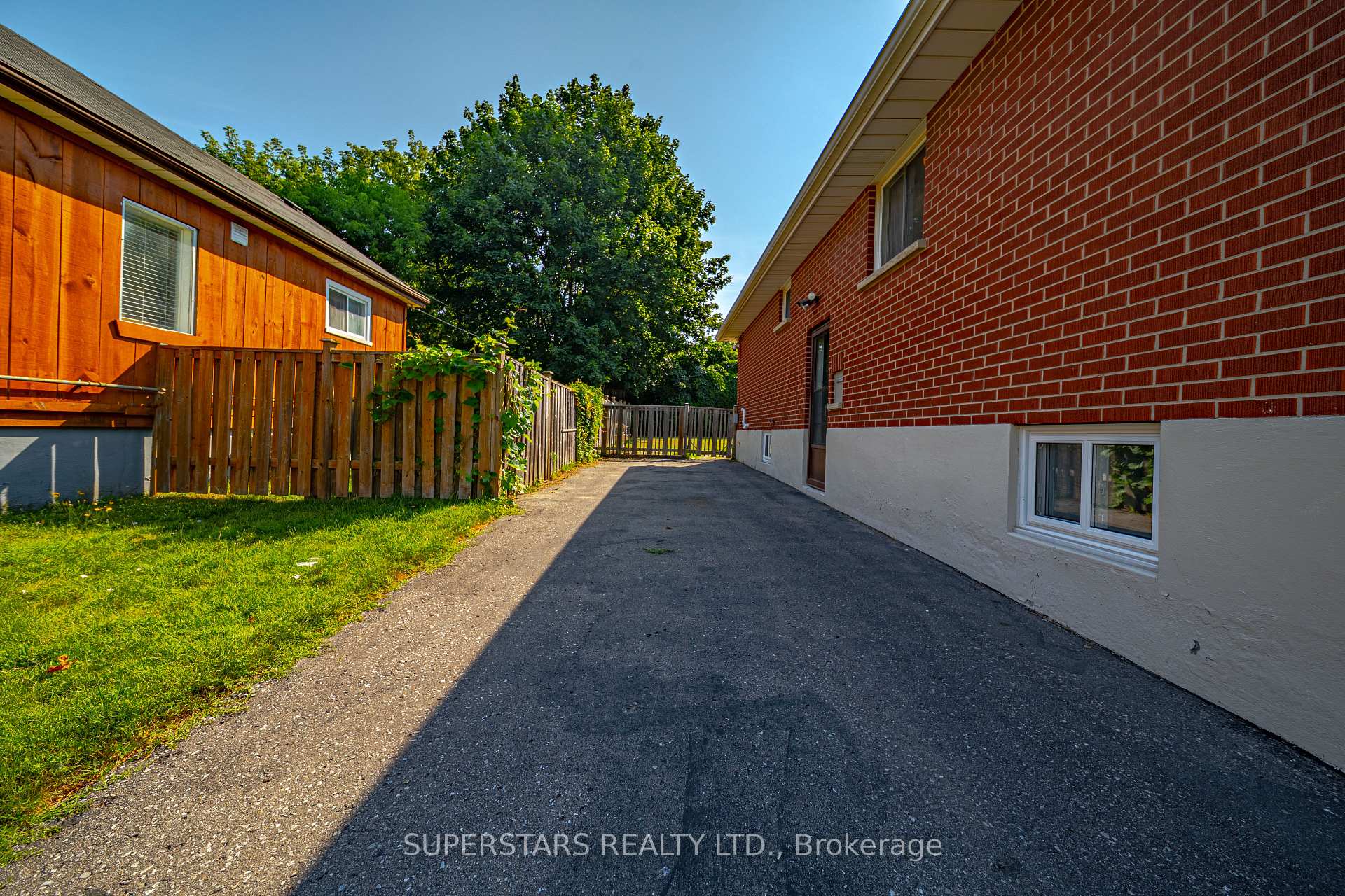 Photo 37 of 461 Cromwell Avenue, Oshawa, Vanier — HOMEH