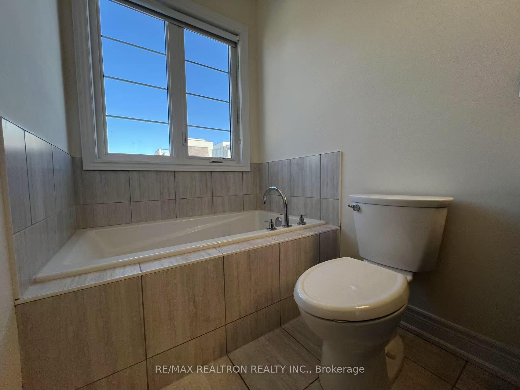 Photo 12 of 6 Creekvally Lane, Markham, Angus Glen — HOMEH