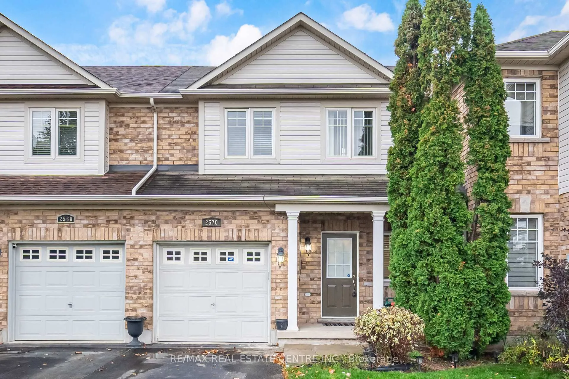 Photo 1 of 2570 Valleyridge Drive, Oakville, Bronte Creek — HOMEH