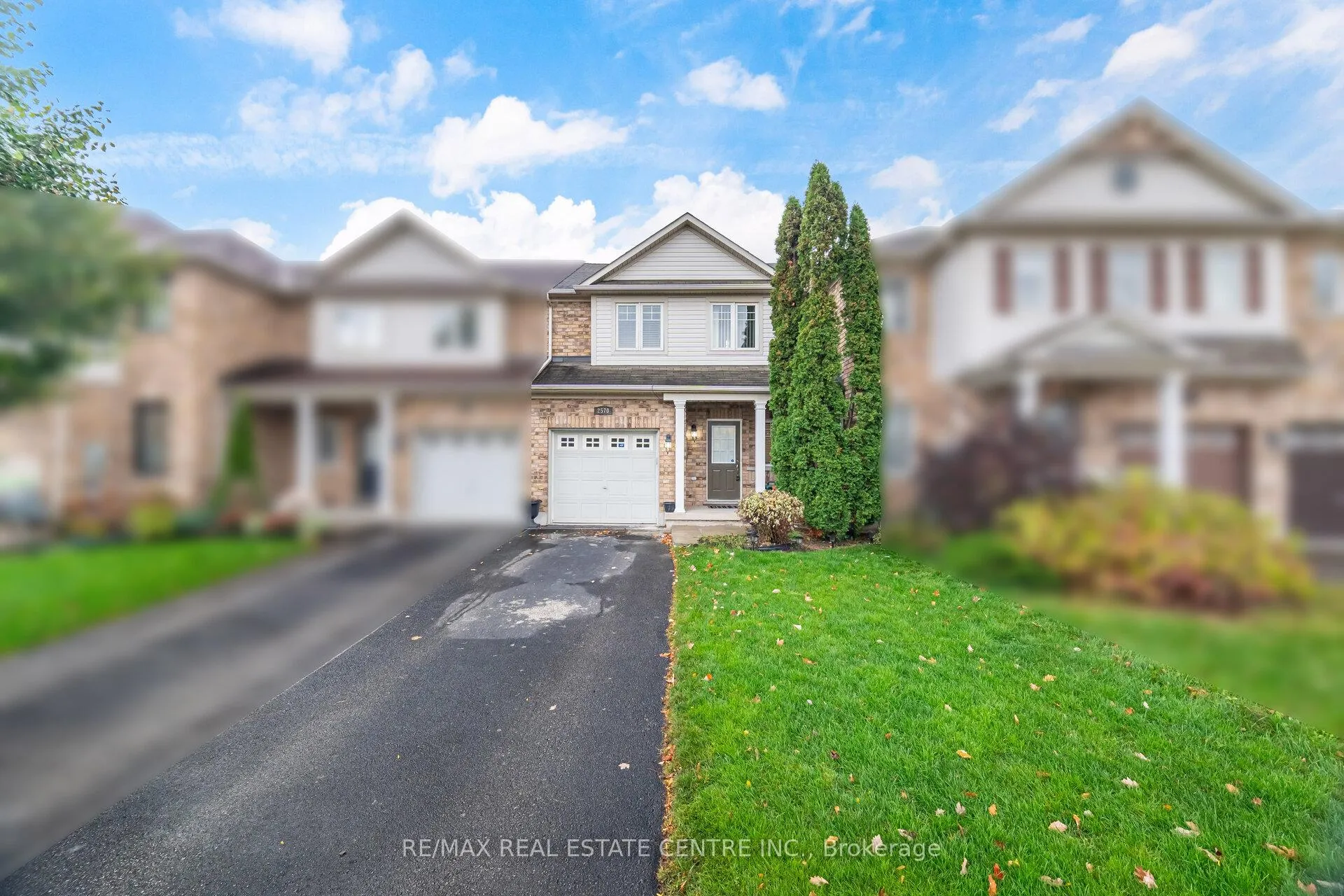 Photo 2 of 2570 Valleyridge Drive, Oakville, Bronte Creek — HOMEH