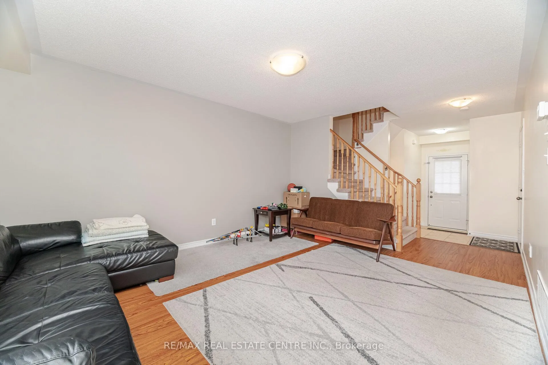 Photo 5 of 2570 Valleyridge Drive, Oakville, Bronte Creek — HOMEH