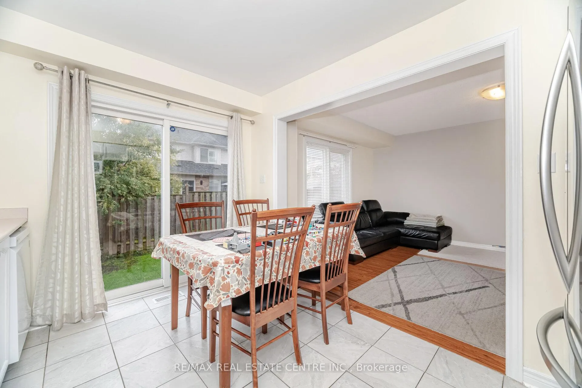 Photo 8 of 2570 Valleyridge Drive, Oakville, Bronte Creek — HOMEH