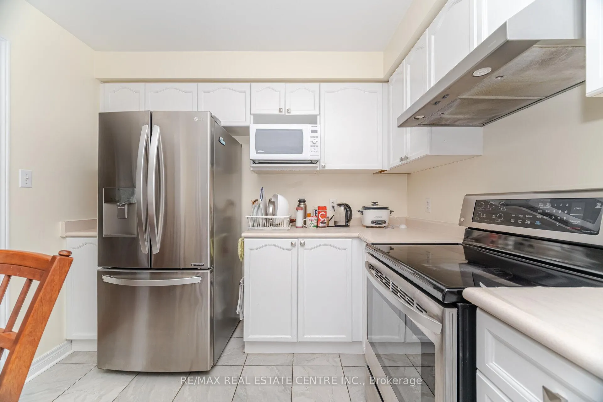 Photo 11 of 2570 Valleyridge Drive, Oakville, Bronte Creek — HOMEH