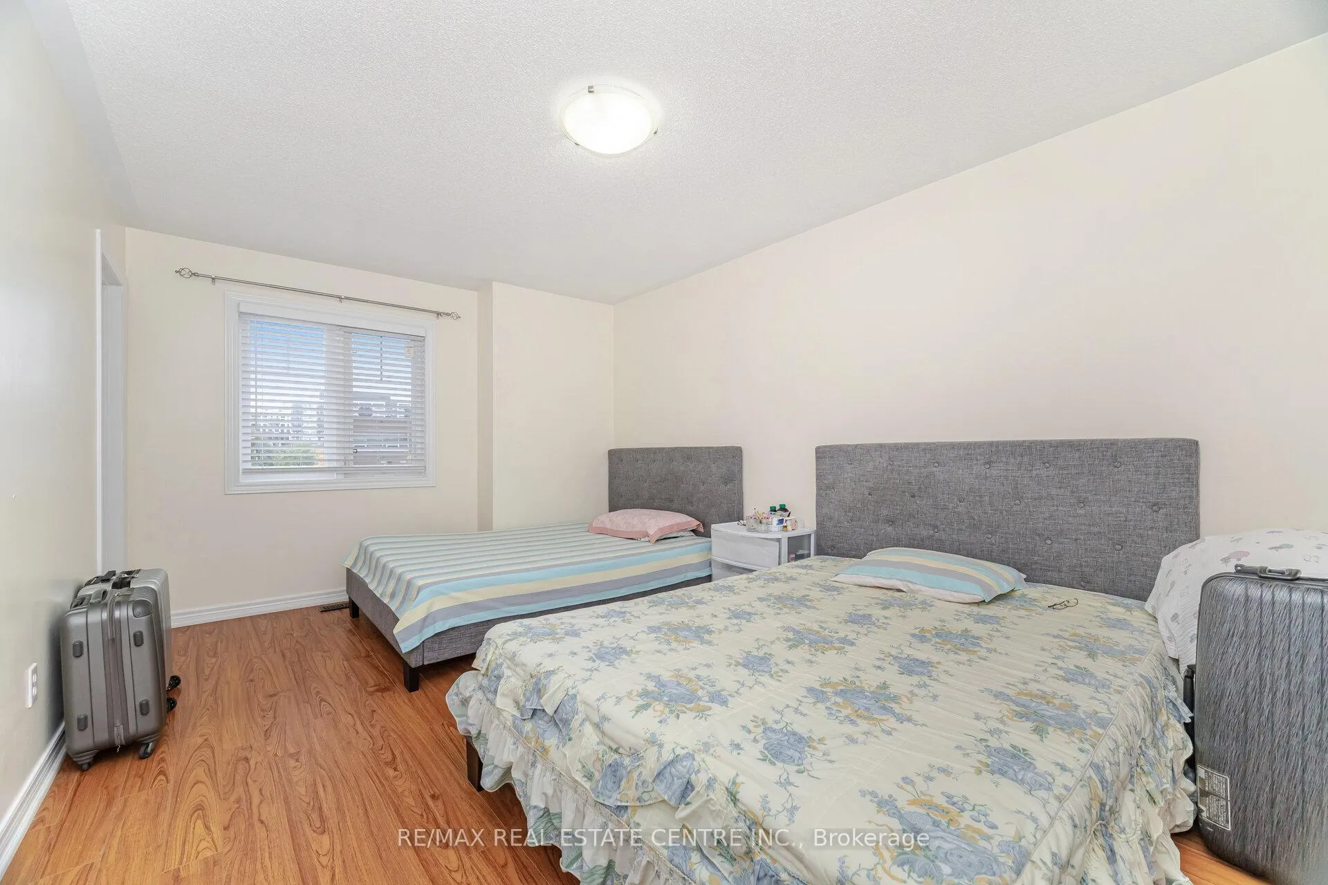 Photo 15 of 2570 Valleyridge Drive, Oakville, Bronte Creek — HOMEH