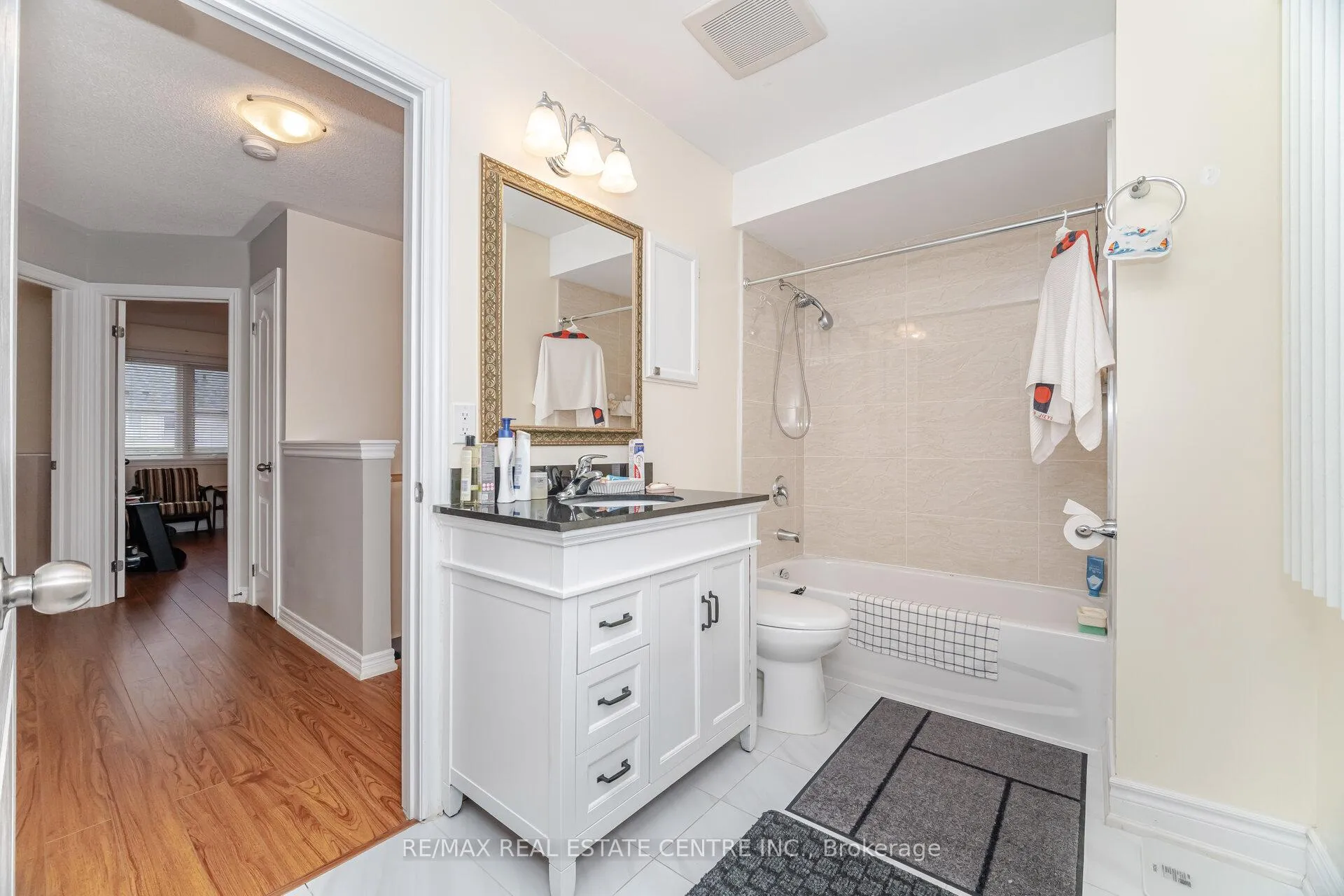 Photo 16 of 2570 Valleyridge Drive, Oakville, Bronte Creek — HOMEH