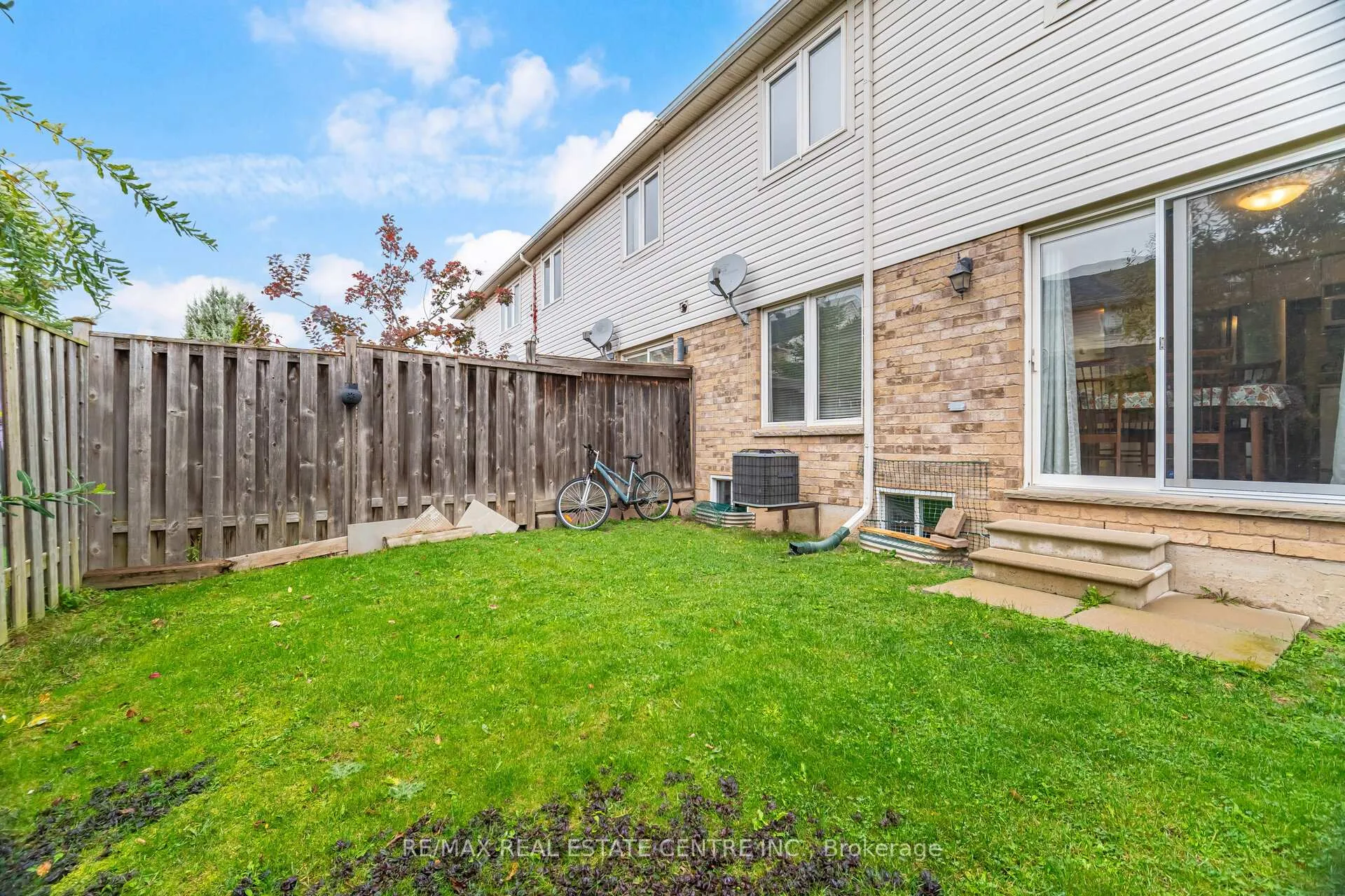 Photo 23 of 2570 Valleyridge Drive, Oakville, Bronte Creek — HOMEH