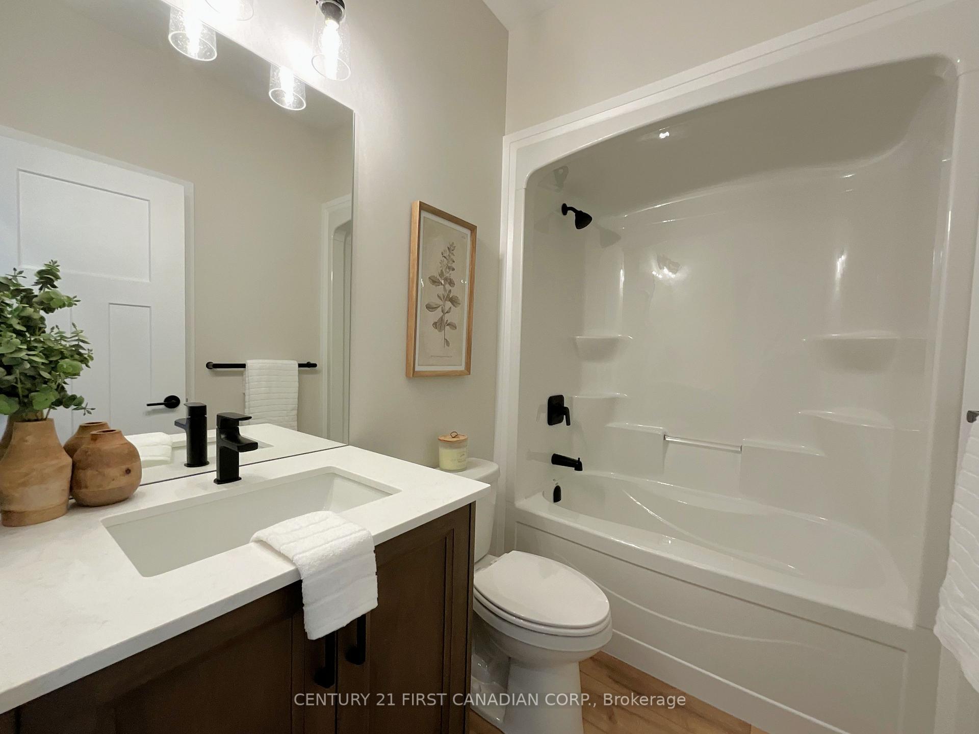 Photo 8 of 54 Postma Crescent, North Middlesex, Alisa Craig — HOMEH