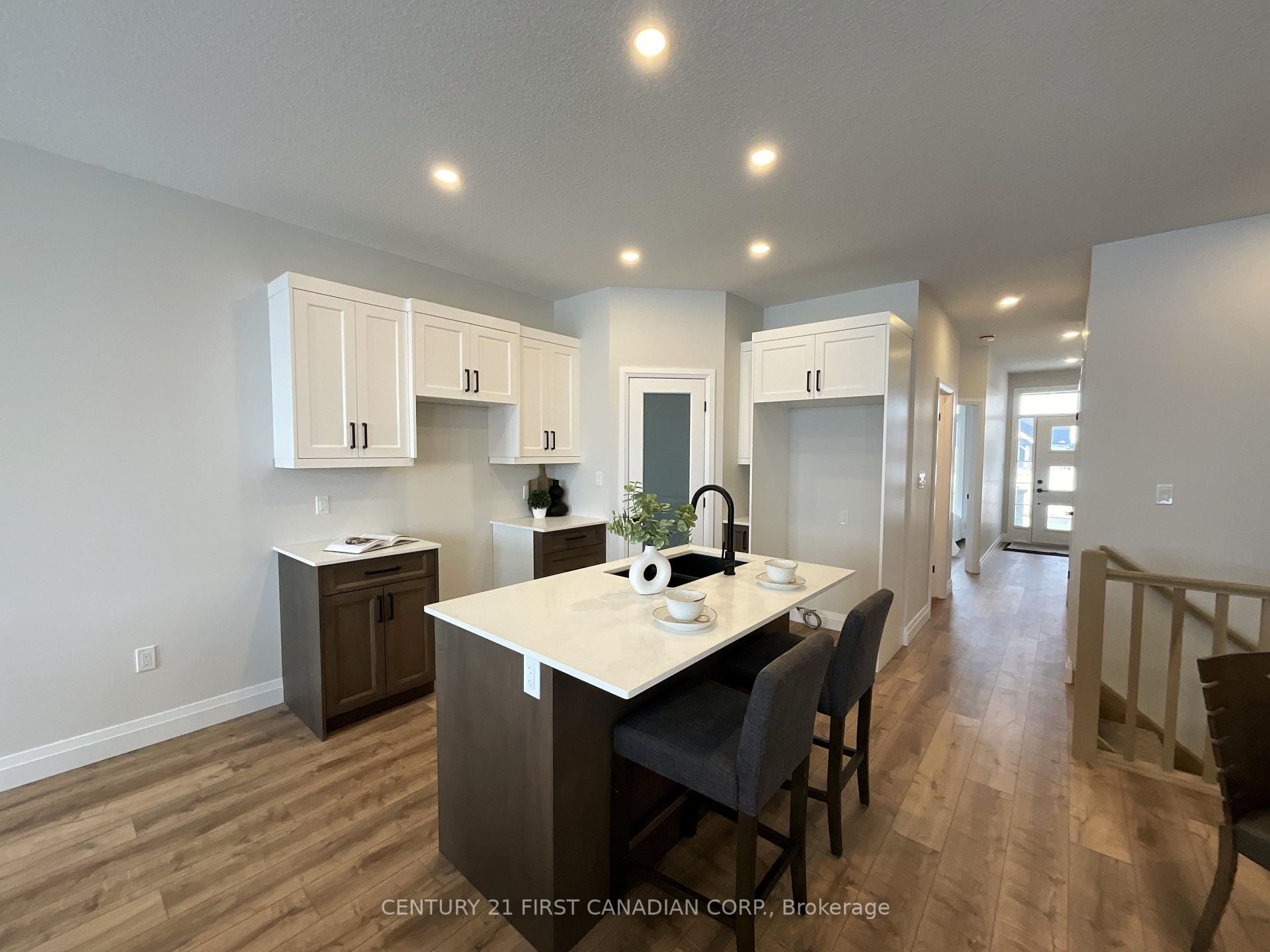 Photo 13 of 54 Postma Crescent, North Middlesex, Alisa Craig — HOMEH