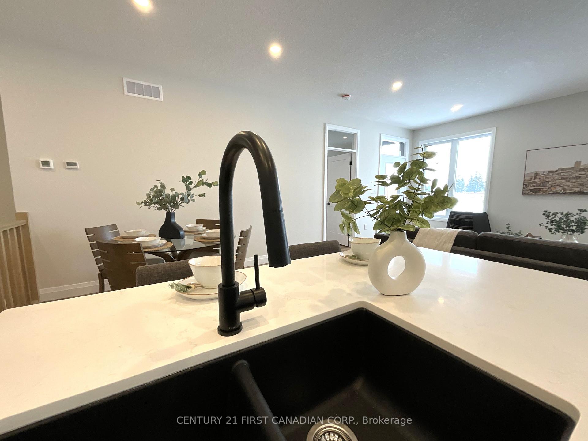 Photo 14 of 54 Postma Crescent, North Middlesex, Alisa Craig — HOMEH