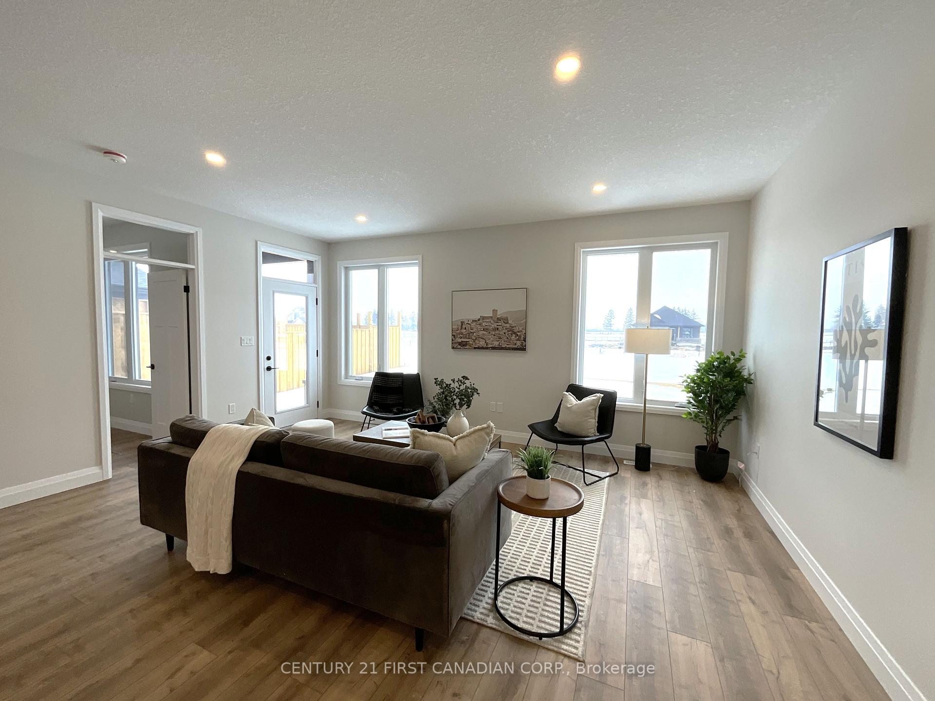 Photo 16 of 54 Postma Crescent, North Middlesex, Alisa Craig — HOMEH