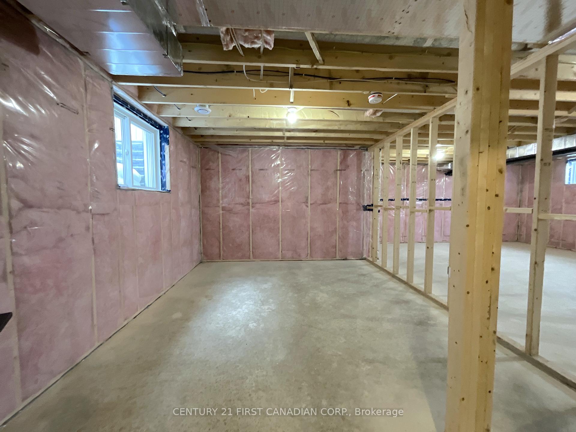Photo 27 of 54 Postma Crescent, North Middlesex, Alisa Craig — HOMEH