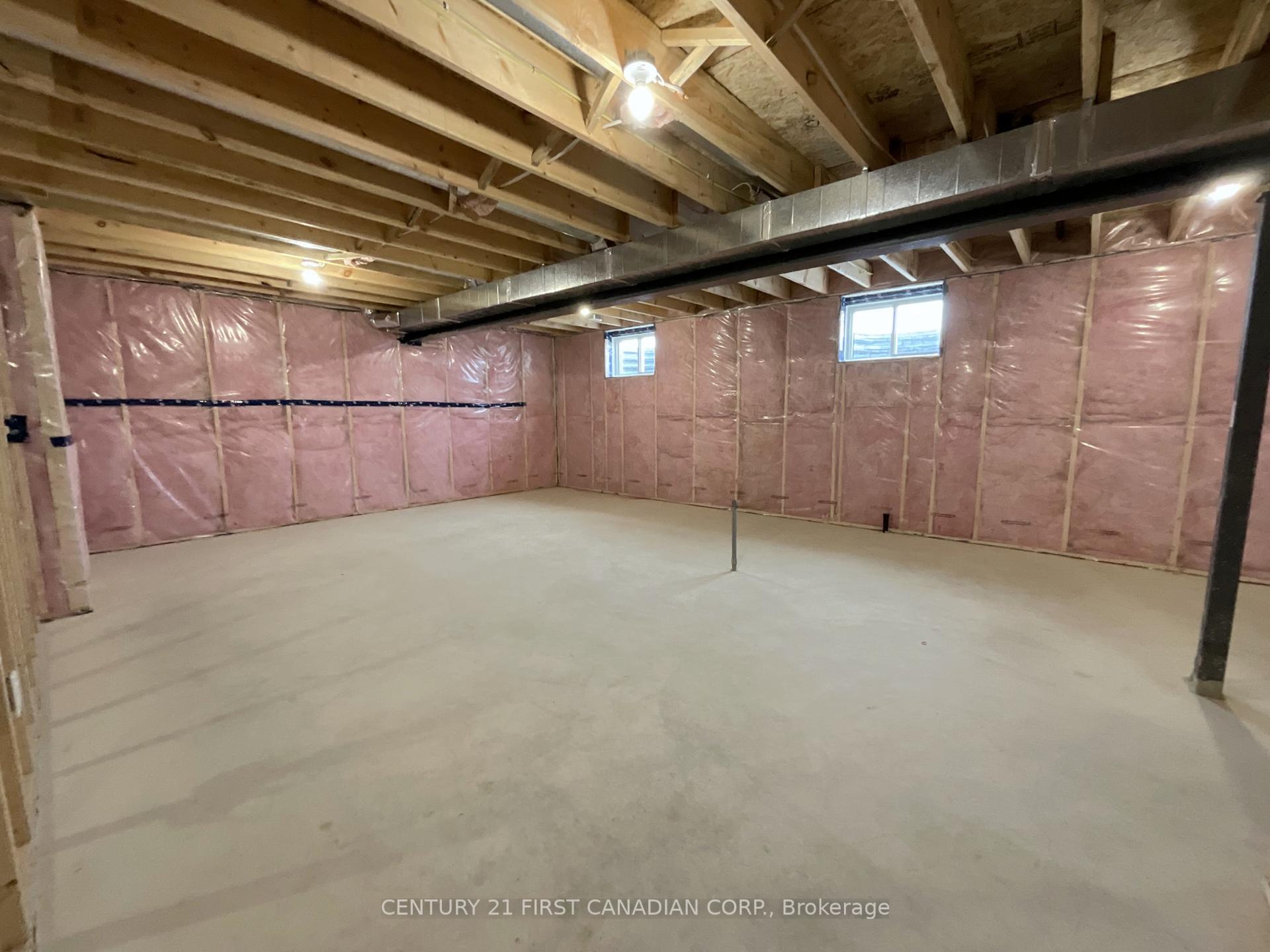 Photo 28 of 54 Postma Crescent, North Middlesex, Alisa Craig — HOMEH