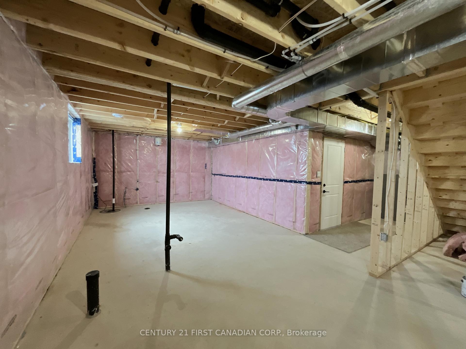 Photo 30 of 54 Postma Crescent, North Middlesex, Alisa Craig — HOMEH