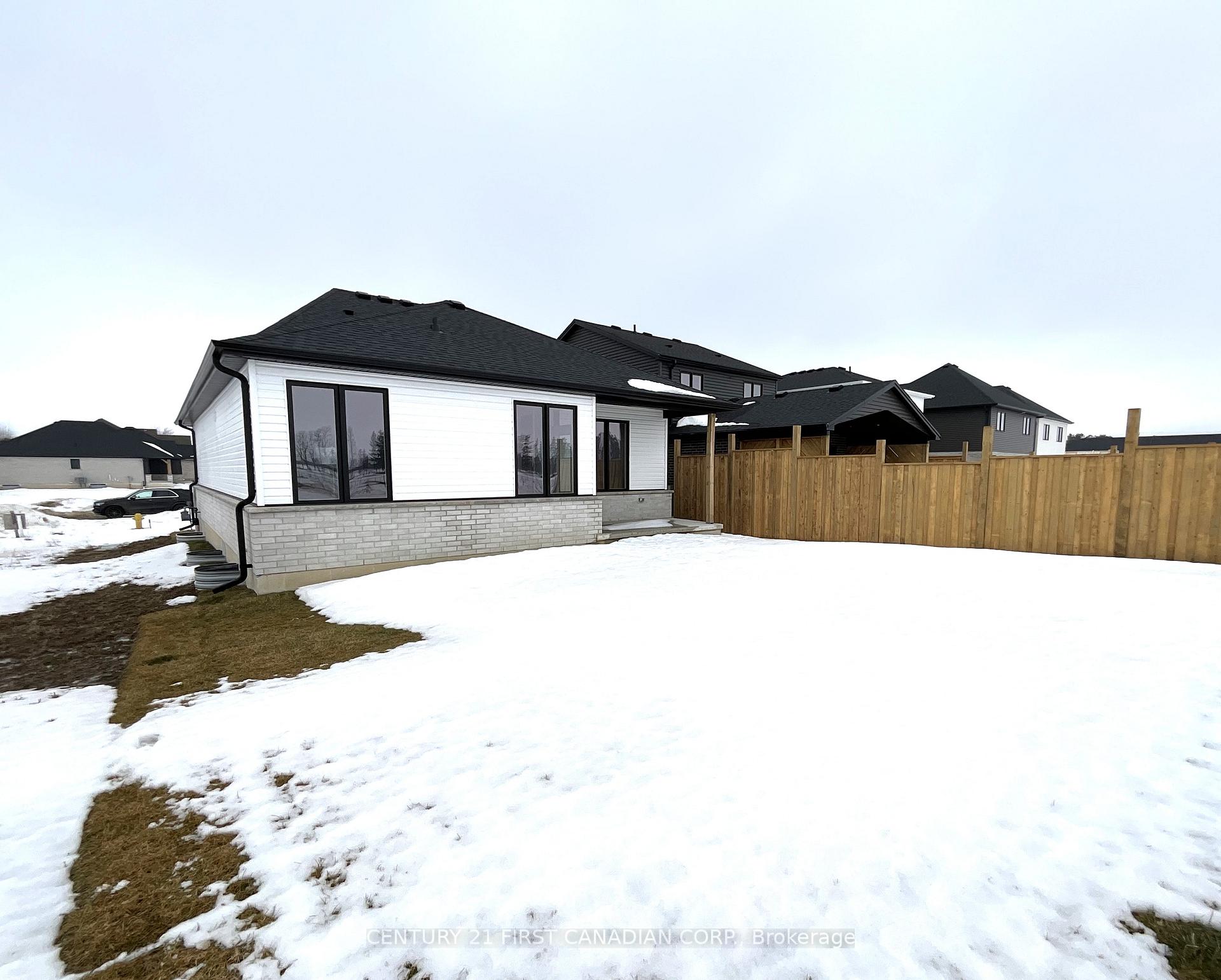 Photo 33 of 54 Postma Crescent, North Middlesex, Alisa Craig — HOMEH