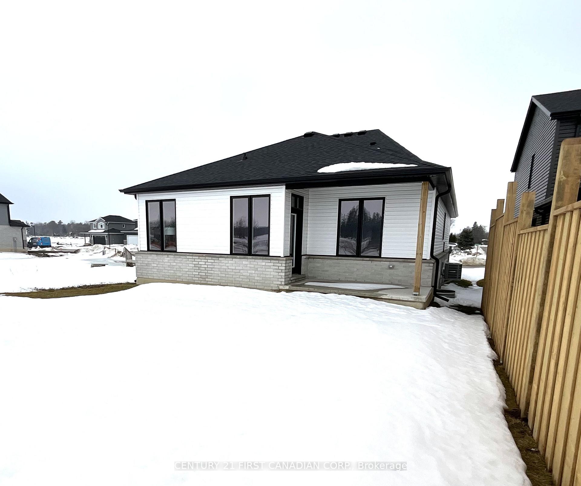 Photo 34 of 54 Postma Crescent, North Middlesex, Alisa Craig — HOMEH