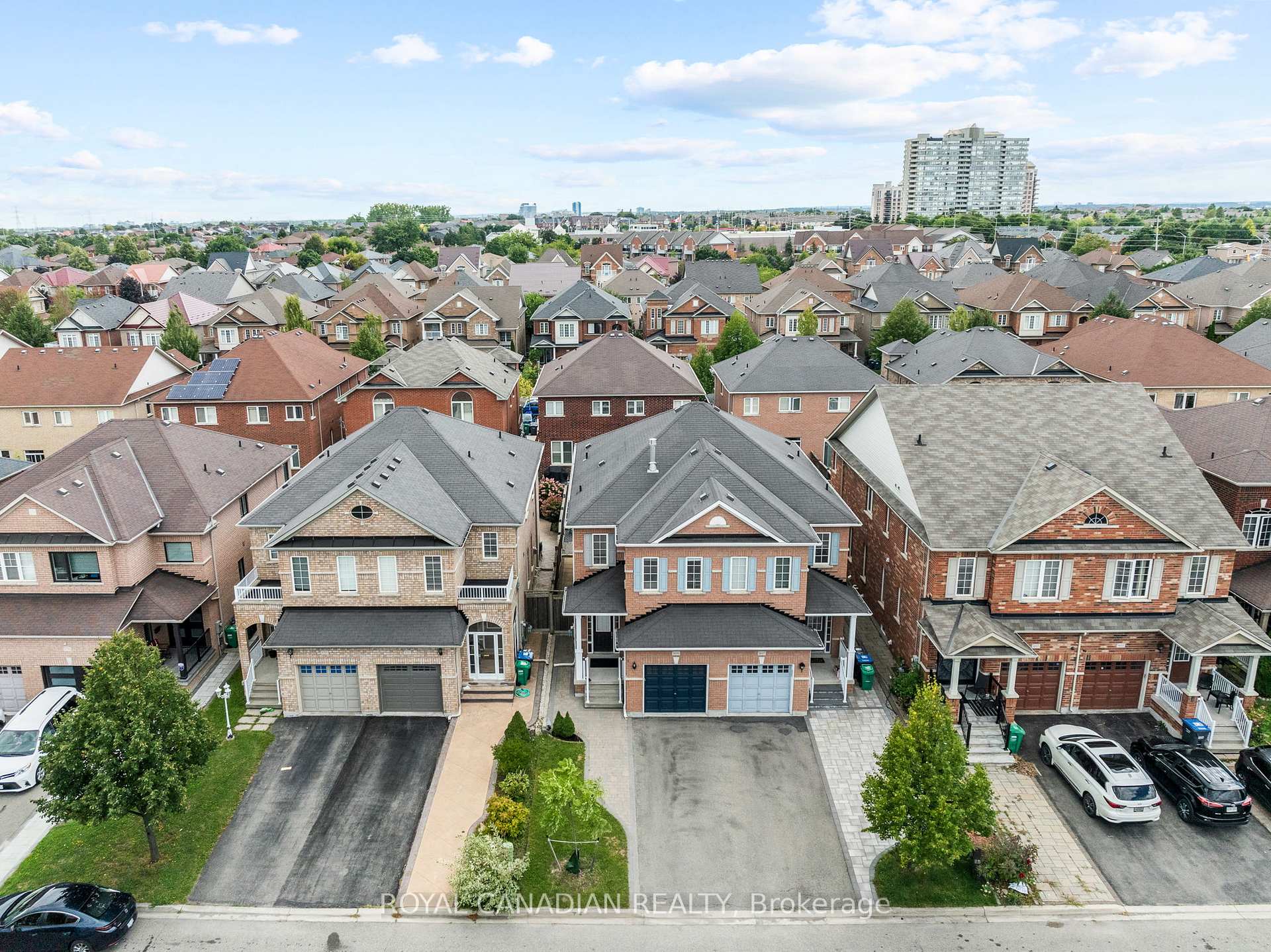 Photo 2 of 4699 Centretown Way, Mississauga, Hurontario — HOMEH