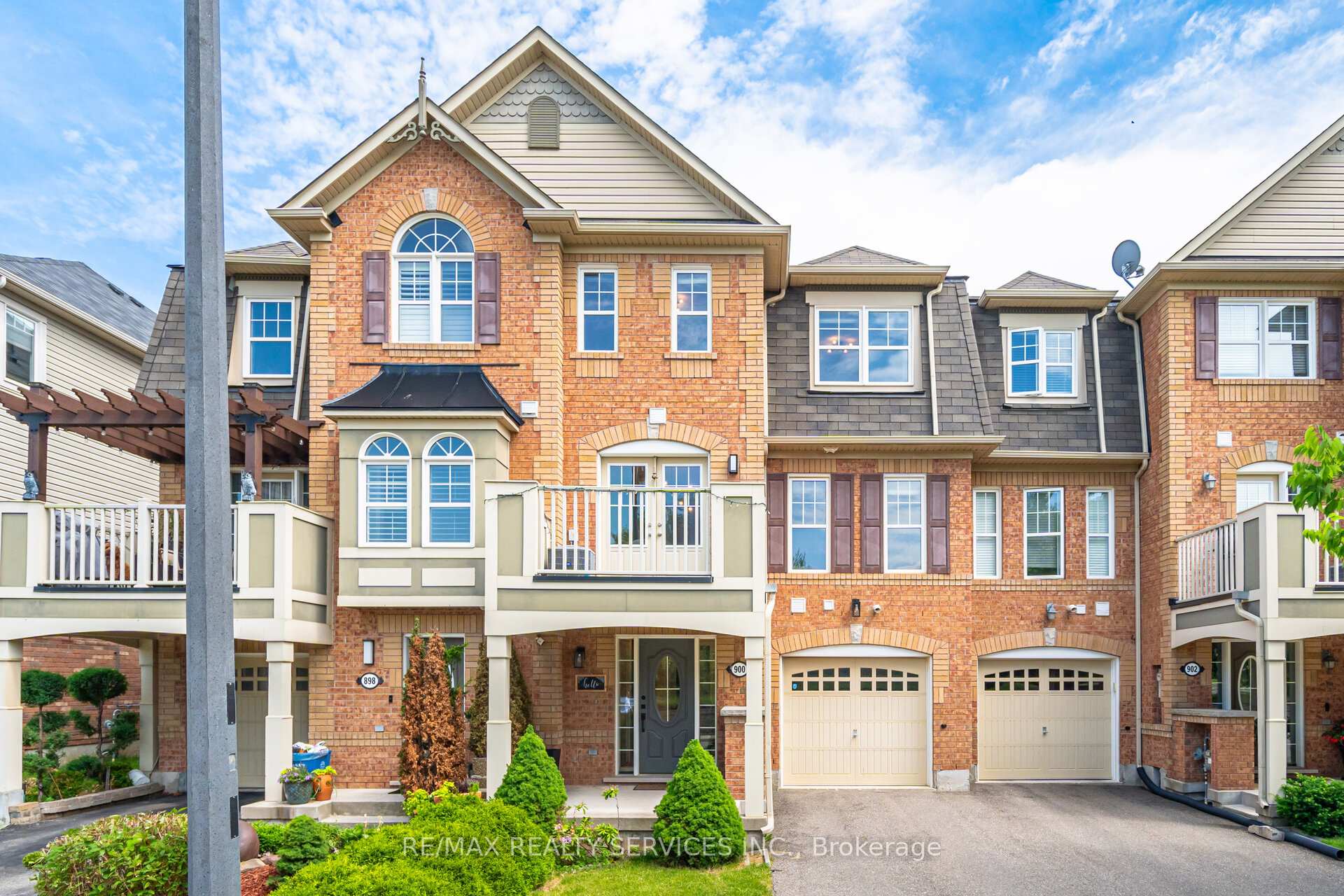 Front of 900 Brassard Circle