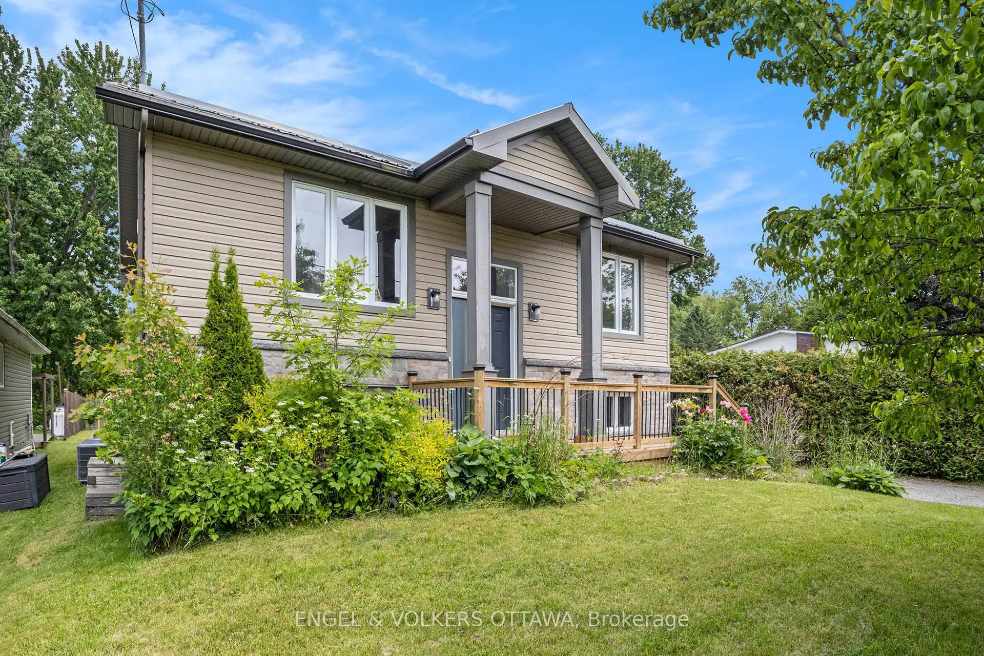 Front of 1095 Morin Road