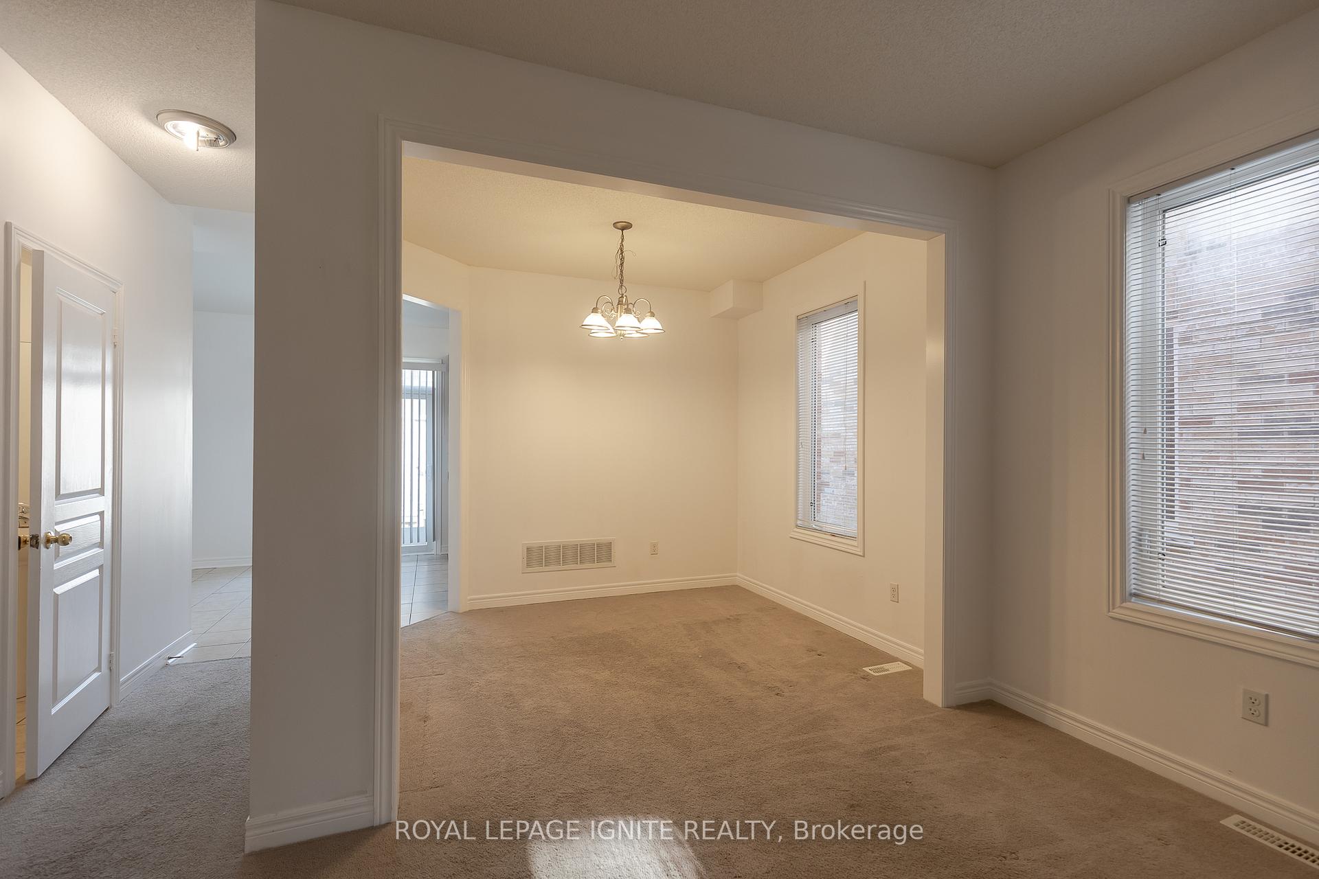 Photo 7 of 5402 Bellaggio Crescent, Mississauga, East Credit — HOMEH