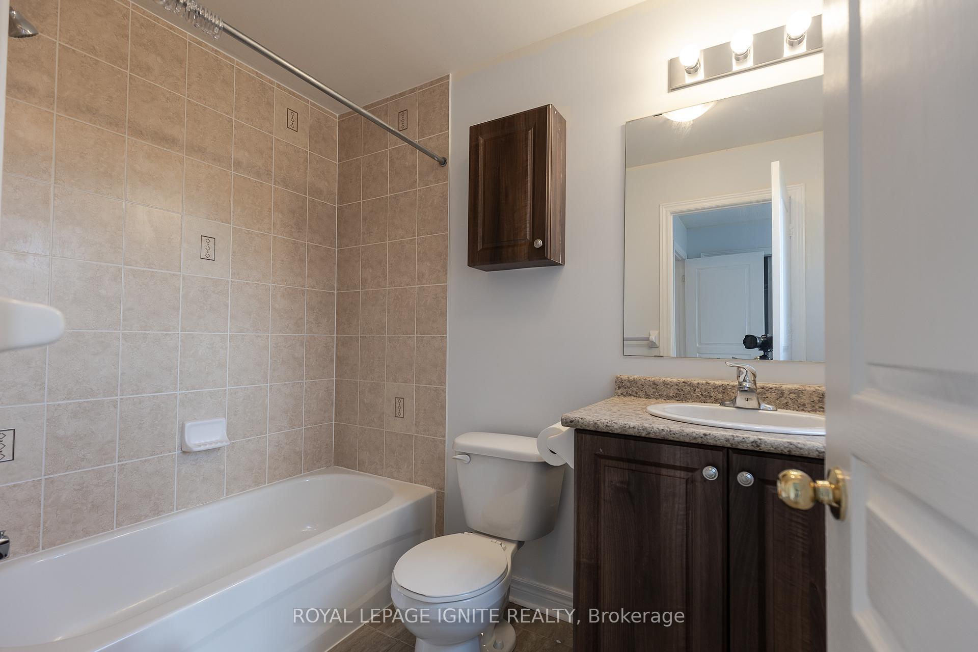 Photo 5 of 5402 Bellaggio Crescent, Mississauga, East Credit — HOMEH