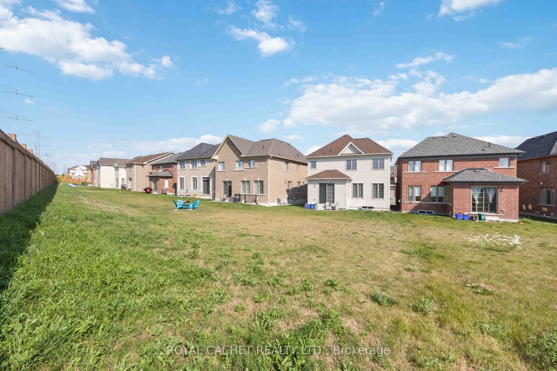 Photo 3 of 316 Windfields Farms Drive W, Oshawa, Windfields — HOMEH