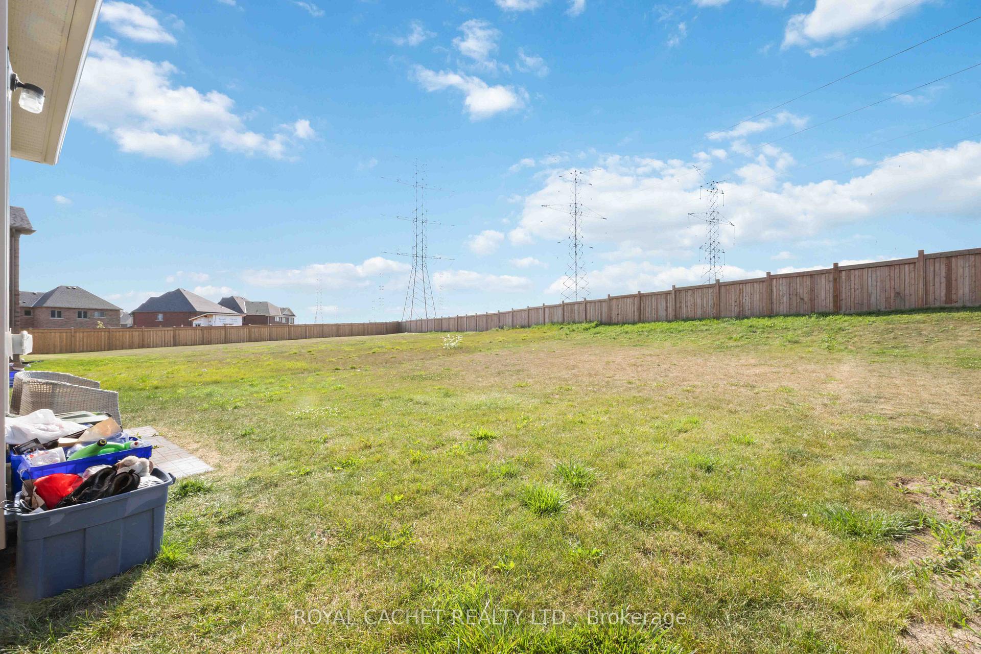 Photo 5 of 316 Windfields Farms Drive W, Oshawa, Windfields — HOMEH