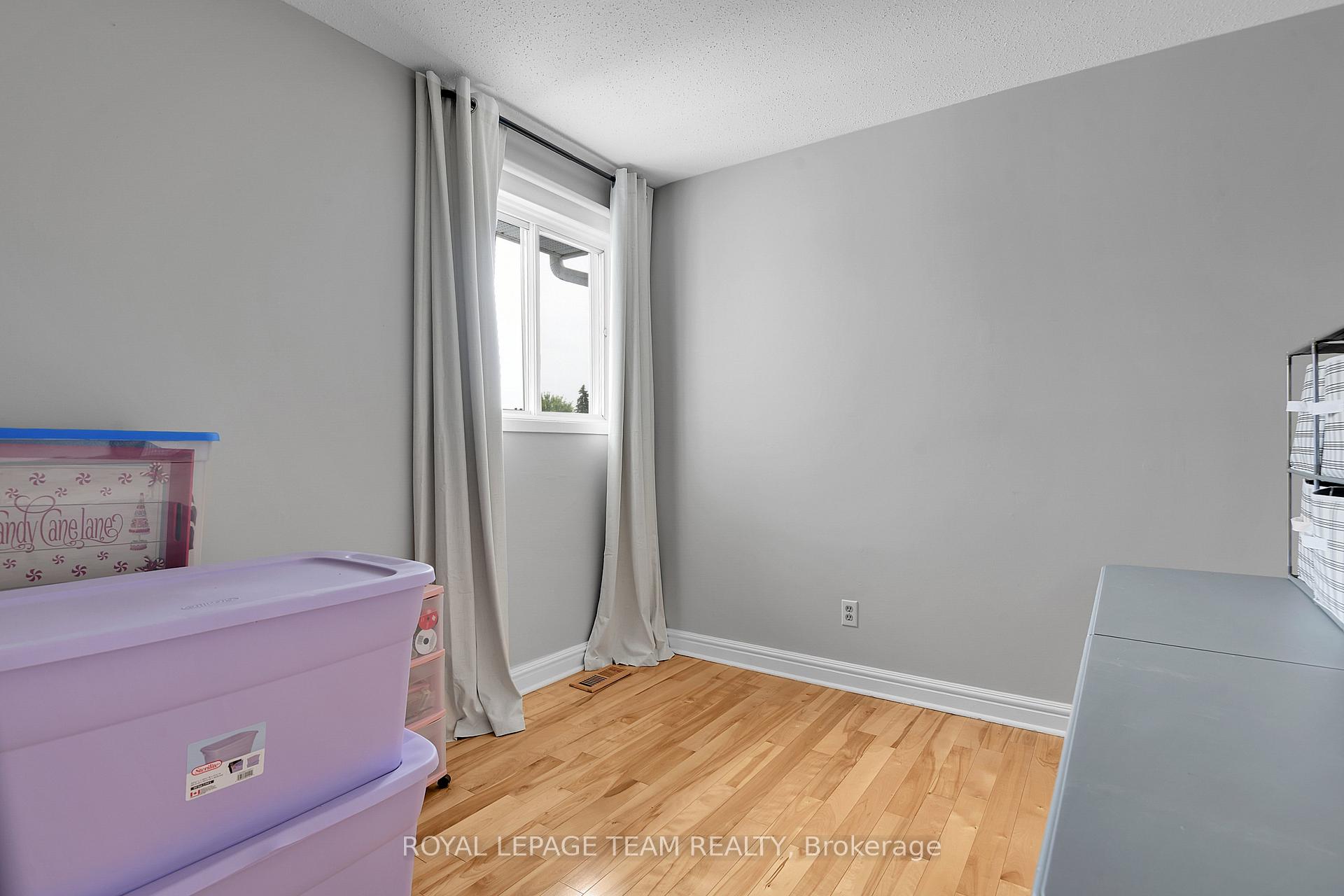 Photo 2 of 6405 St Louis Drive, Ottawa, Hiawatha Park/Convent Glen — HOMEH