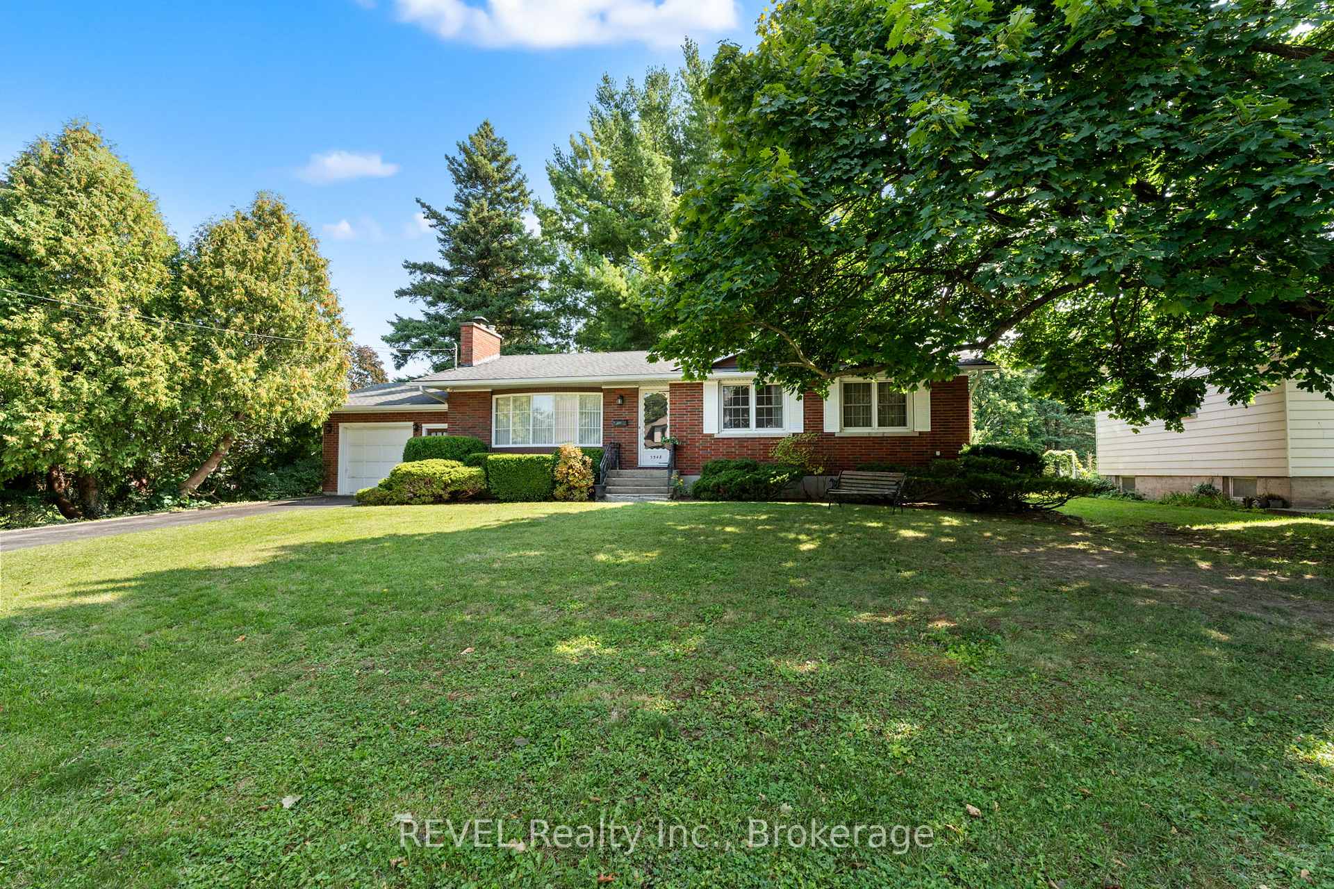 Photo 1 of 5548 Hodgson Avenue, Niagara Falls, Ascot — HOMEH