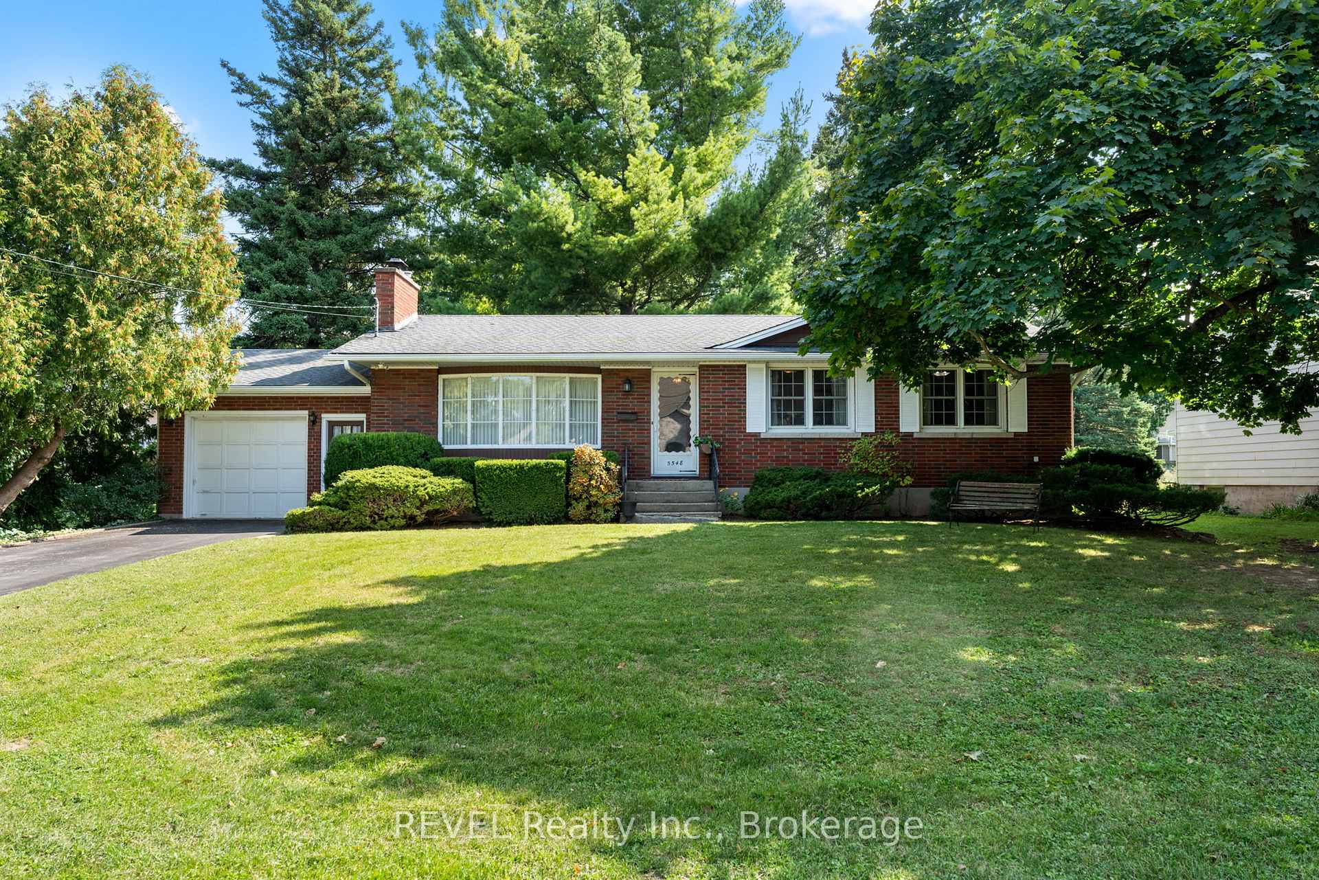 Photo 3 of 5548 Hodgson Avenue, Niagara Falls, Ascot — HOMEH