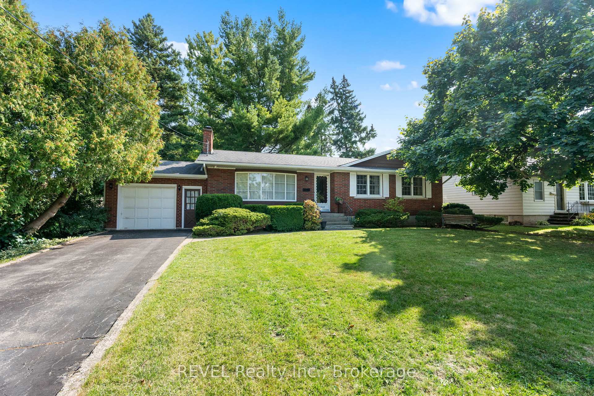 Photo 4 of 5548 Hodgson Avenue, Niagara Falls, Ascot — HOMEH