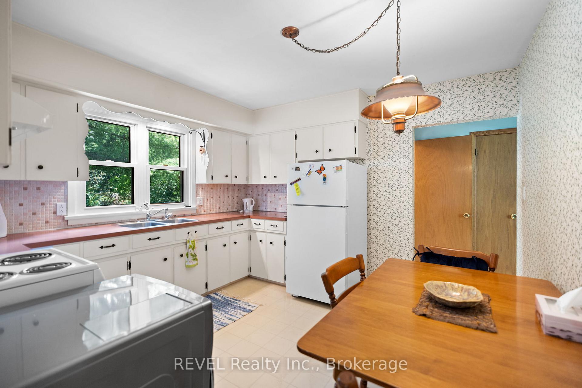 Photo 17 of 5548 Hodgson Avenue, Niagara Falls, Ascot — HOMEH