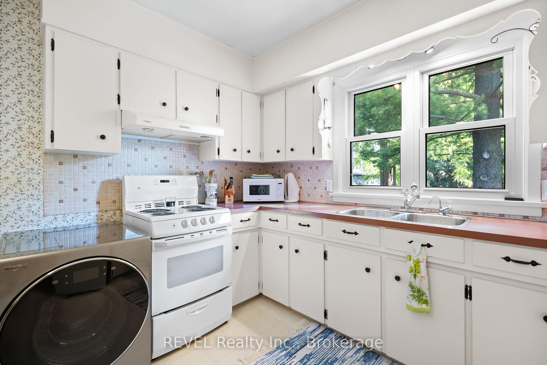 Photo 19 of 5548 Hodgson Avenue, Niagara Falls, Ascot — HOMEH