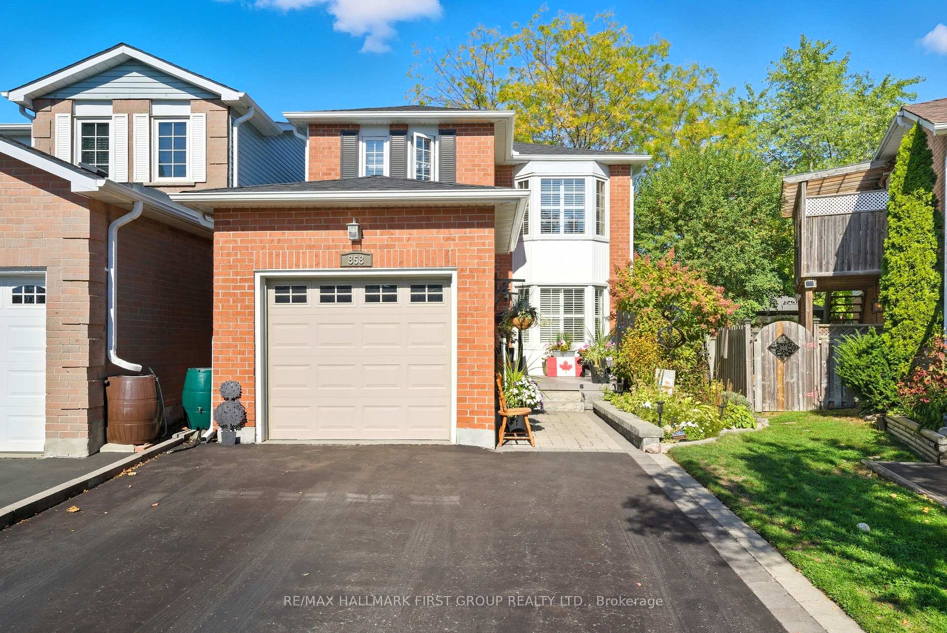 Photo 2 of 858 Bennett Court, Oshawa, Pinecrest — HOMEH