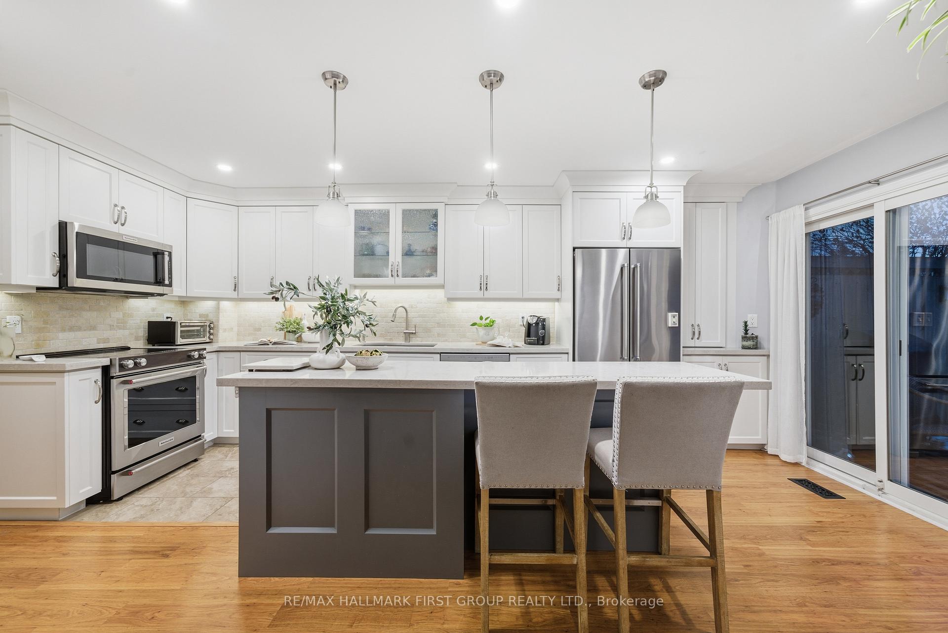 Photo 11 of 858 Bennett Court, Oshawa, Pinecrest — HOMEH
