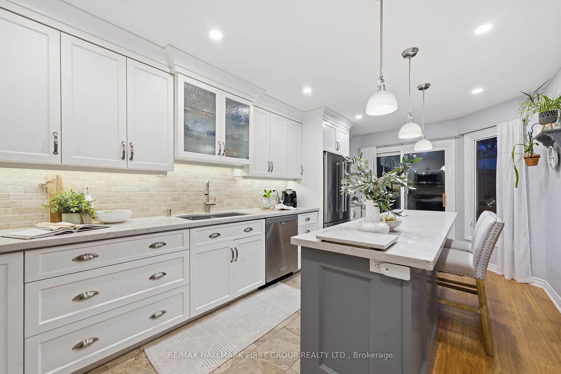 Photo 12 of 858 Bennett Court, Oshawa, Pinecrest — HOMEH