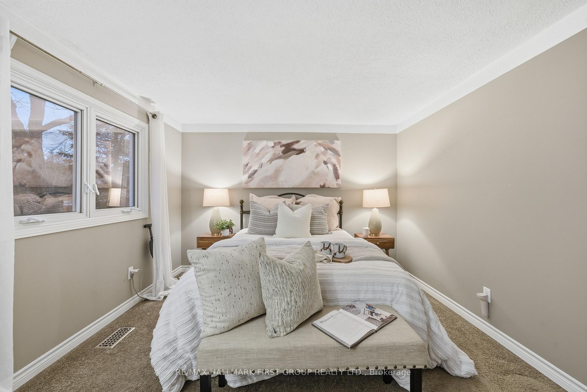 Photo 17 of 858 Bennett Court, Oshawa, Pinecrest — HOMEH