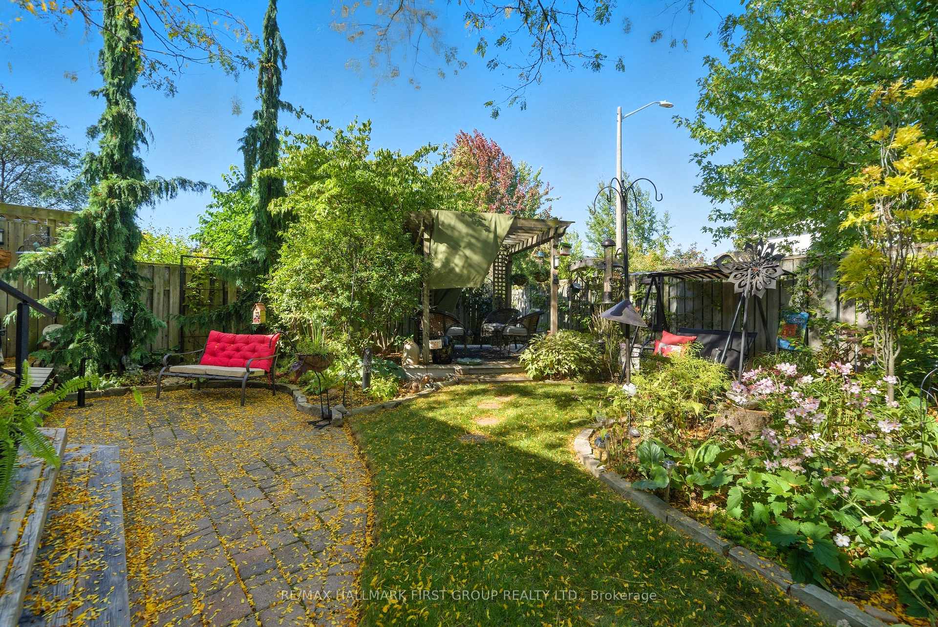 Photo 32 of 858 Bennett Court, Oshawa, Pinecrest — HOMEH
