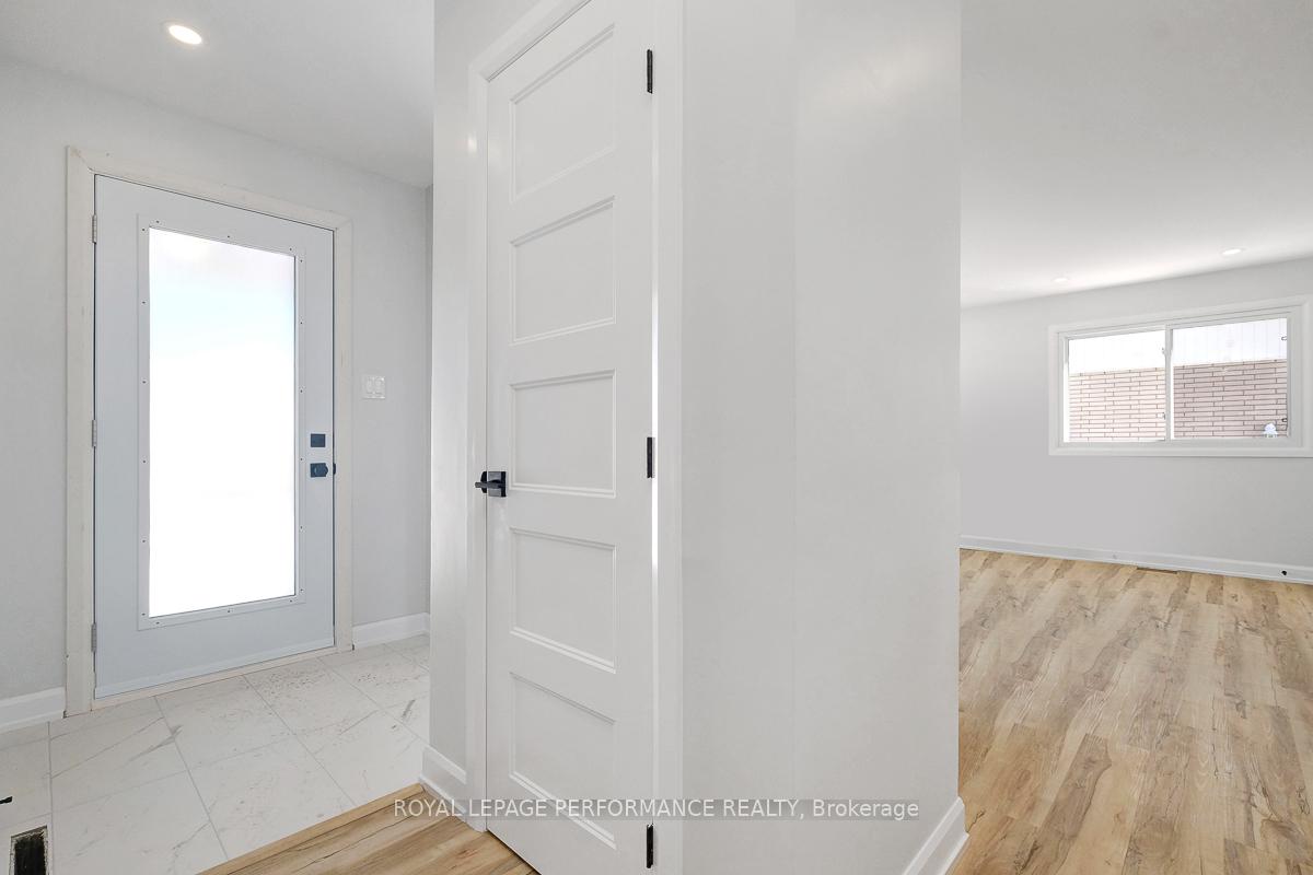 Photo 2 of Unit A, 882 Balsam Drive, Ottawa, Chatelaine Village — HOMEH