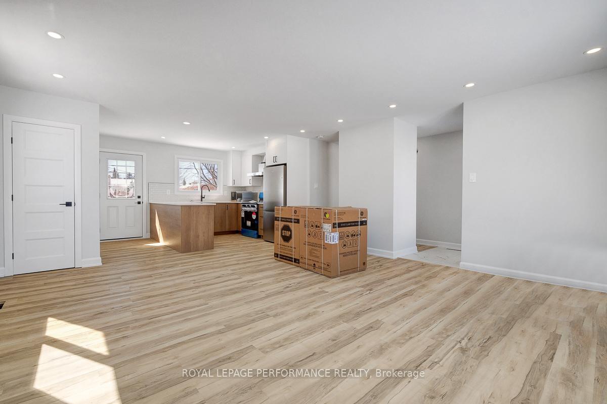 Photo 4 of Unit A, 882 Balsam Drive, Ottawa, Chatelaine Village — HOMEH