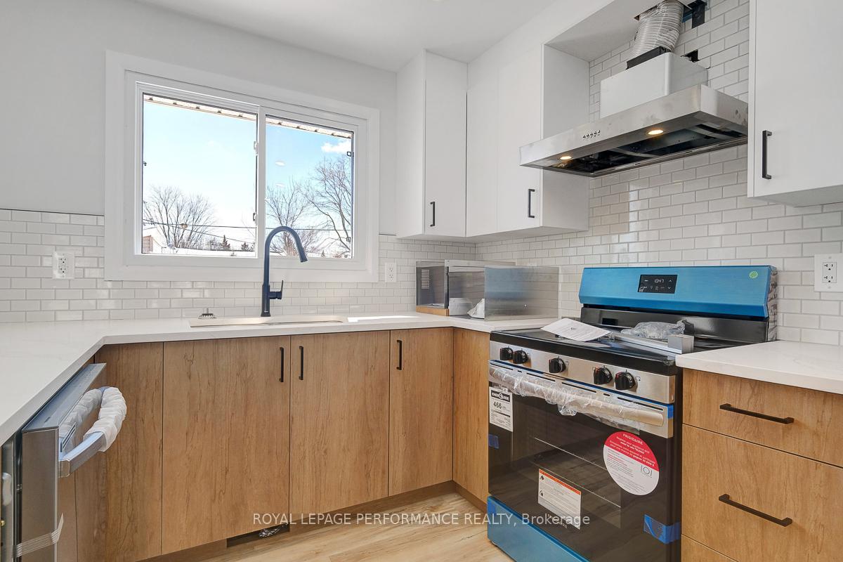 Photo 5 of Unit A, 882 Balsam Drive, Ottawa, Chatelaine Village — HOMEH