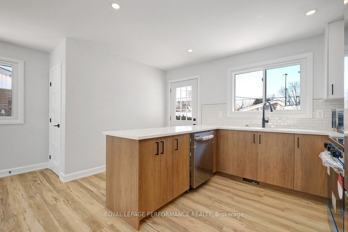 Photo 6 of Unit A, 882 Balsam Drive, Ottawa, Chatelaine Village — HOMEH