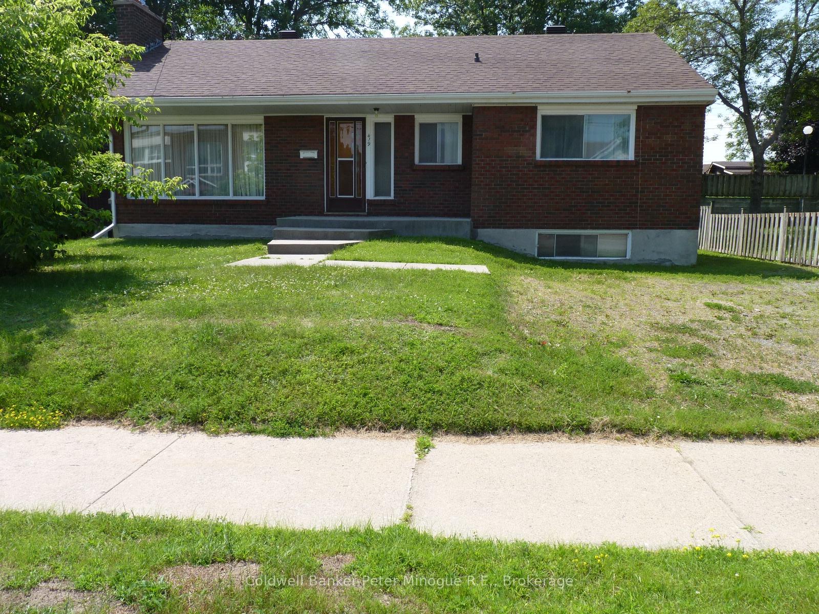 Front of 419 Duke Street W