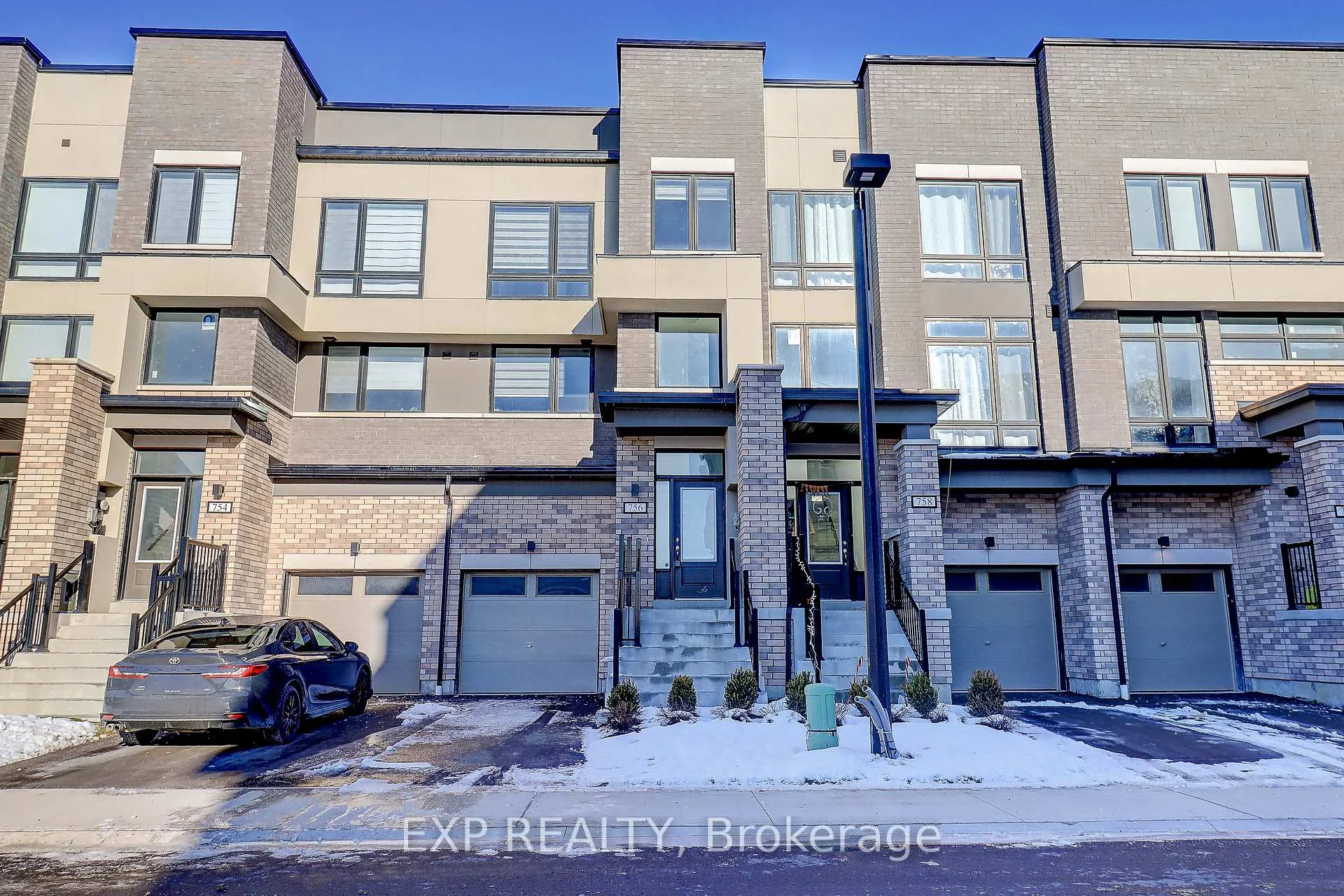 Photo 1 of 756 Heathrow Path, Oshawa, Samac — HOMEH