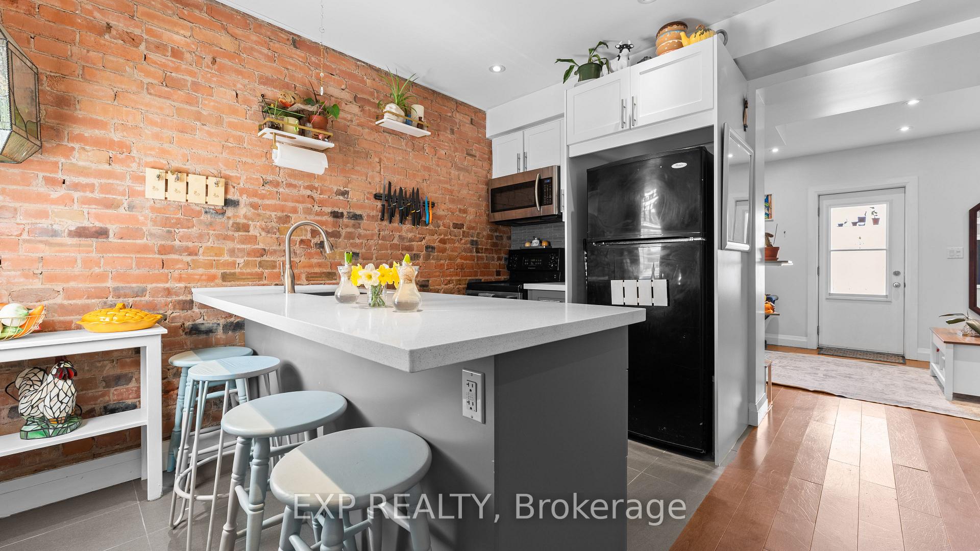 Photo 1 of 3224 Steeles Avenue W, Milton, Scott — HOMEH