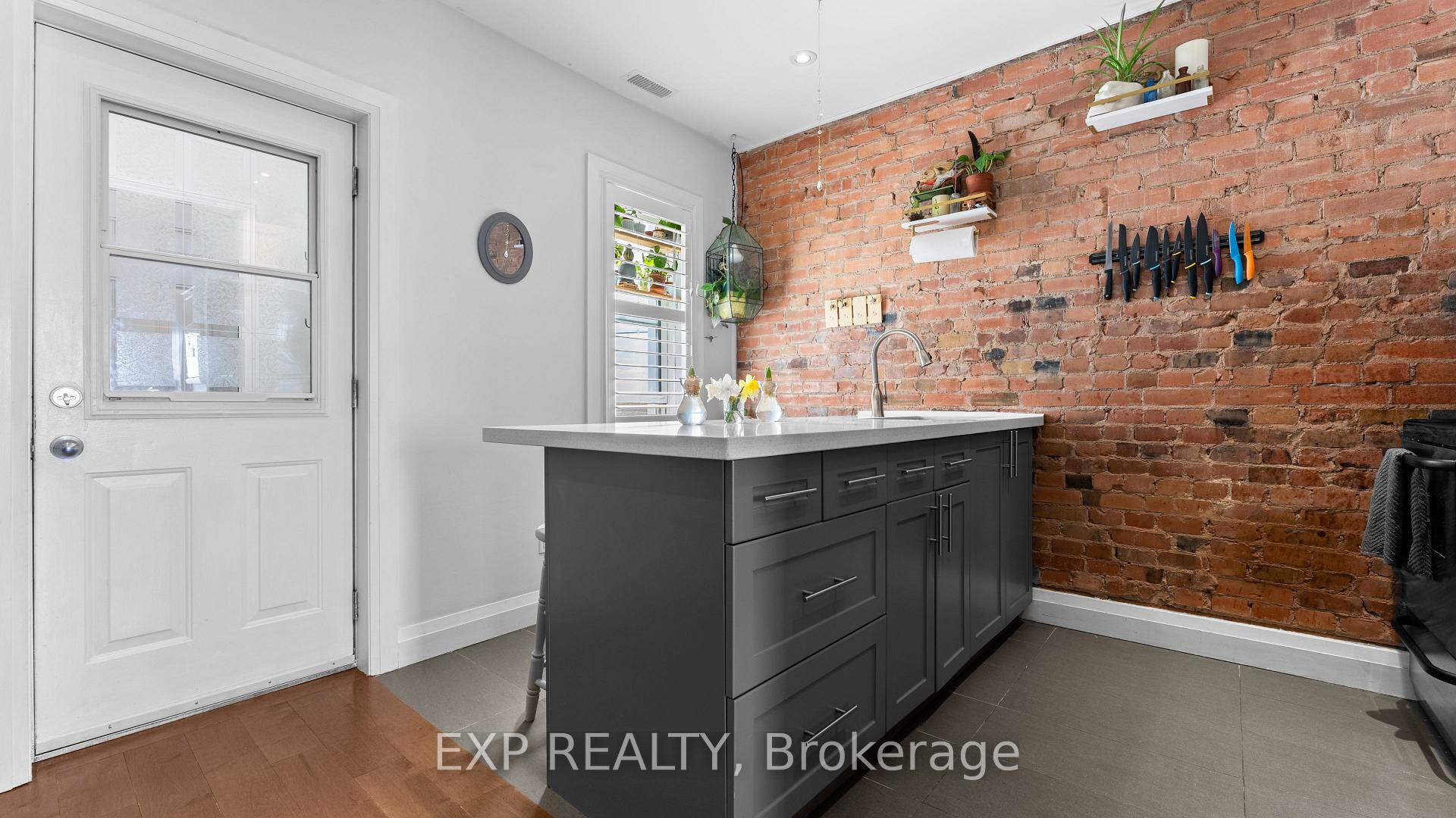 Photo 2 of 3224 Steeles Avenue W, Milton, Scott — HOMEH