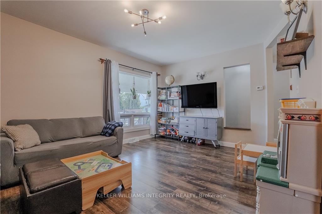 Photo 4 of 22 Bishop Street N, North Glengarry, Alexandria — HOMEH