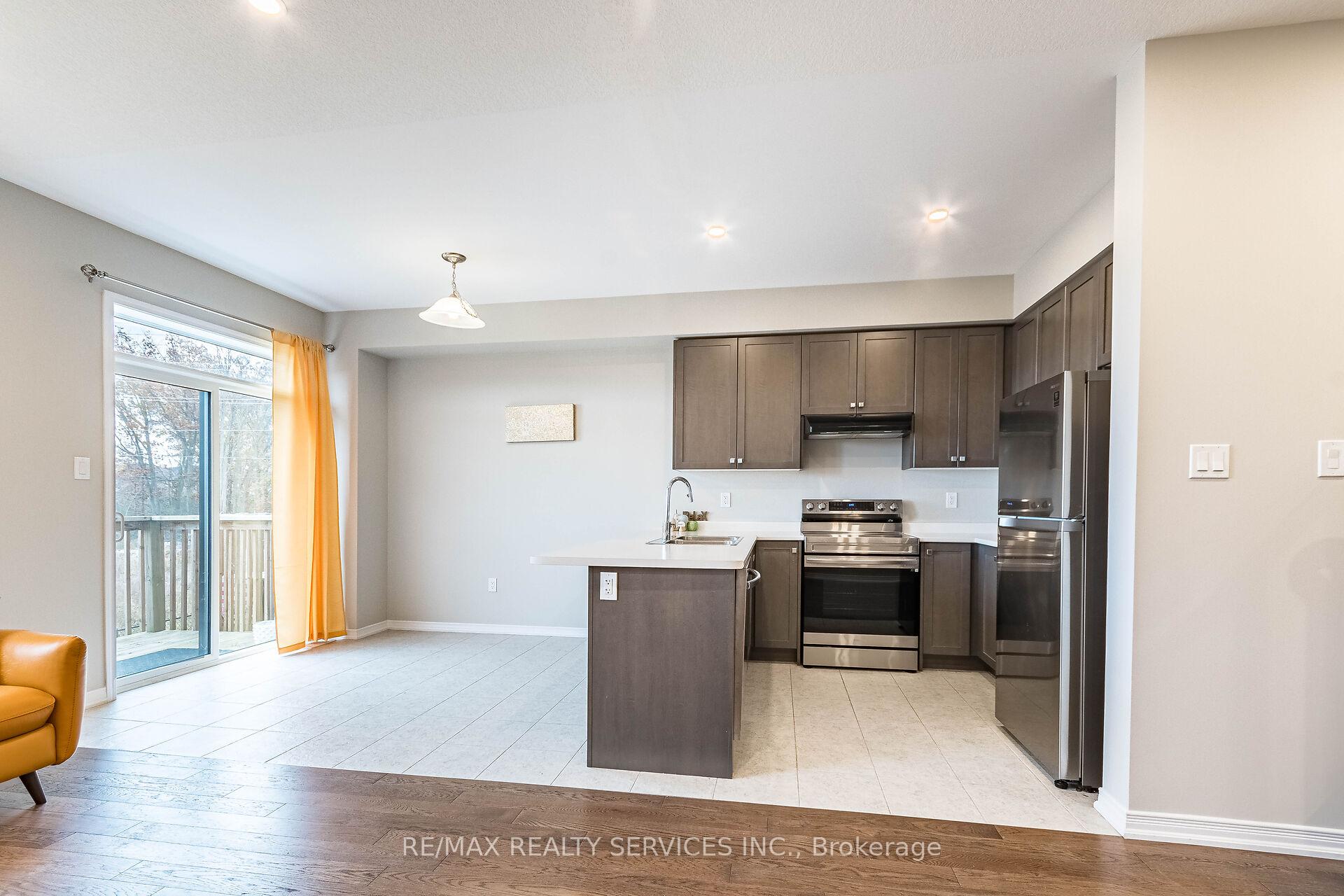 Photo 6 of Unit 20, 8273 Tulip Tree Drive, Niagara Falls, Brown — HOMEH