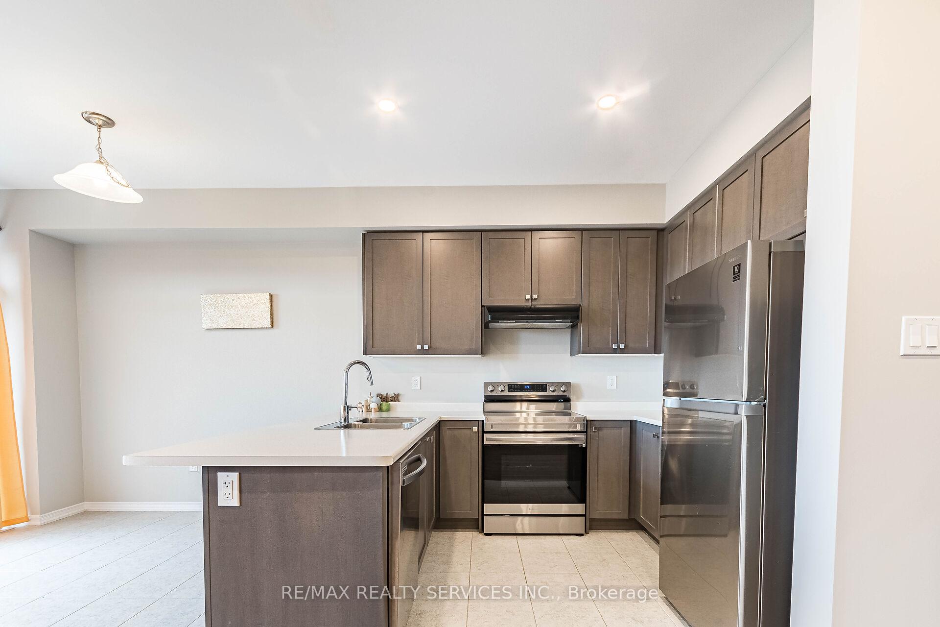Photo 7 of Unit 20, 8273 Tulip Tree Drive, Niagara Falls, Brown — HOMEH
