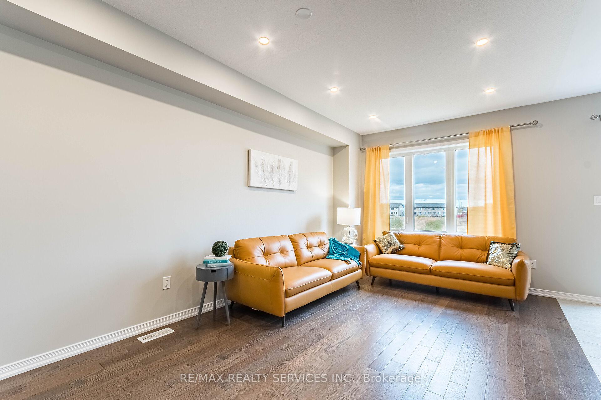 Photo 8 of Unit 20, 8273 Tulip Tree Drive, Niagara Falls, Brown — HOMEH